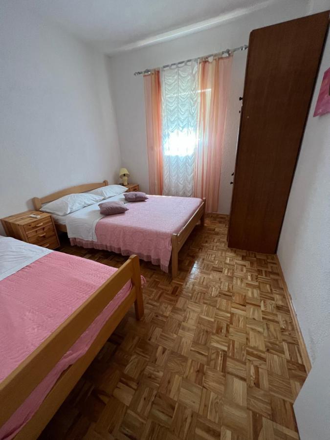 Apartment Vujcic Donji Okrug  외부 사진
